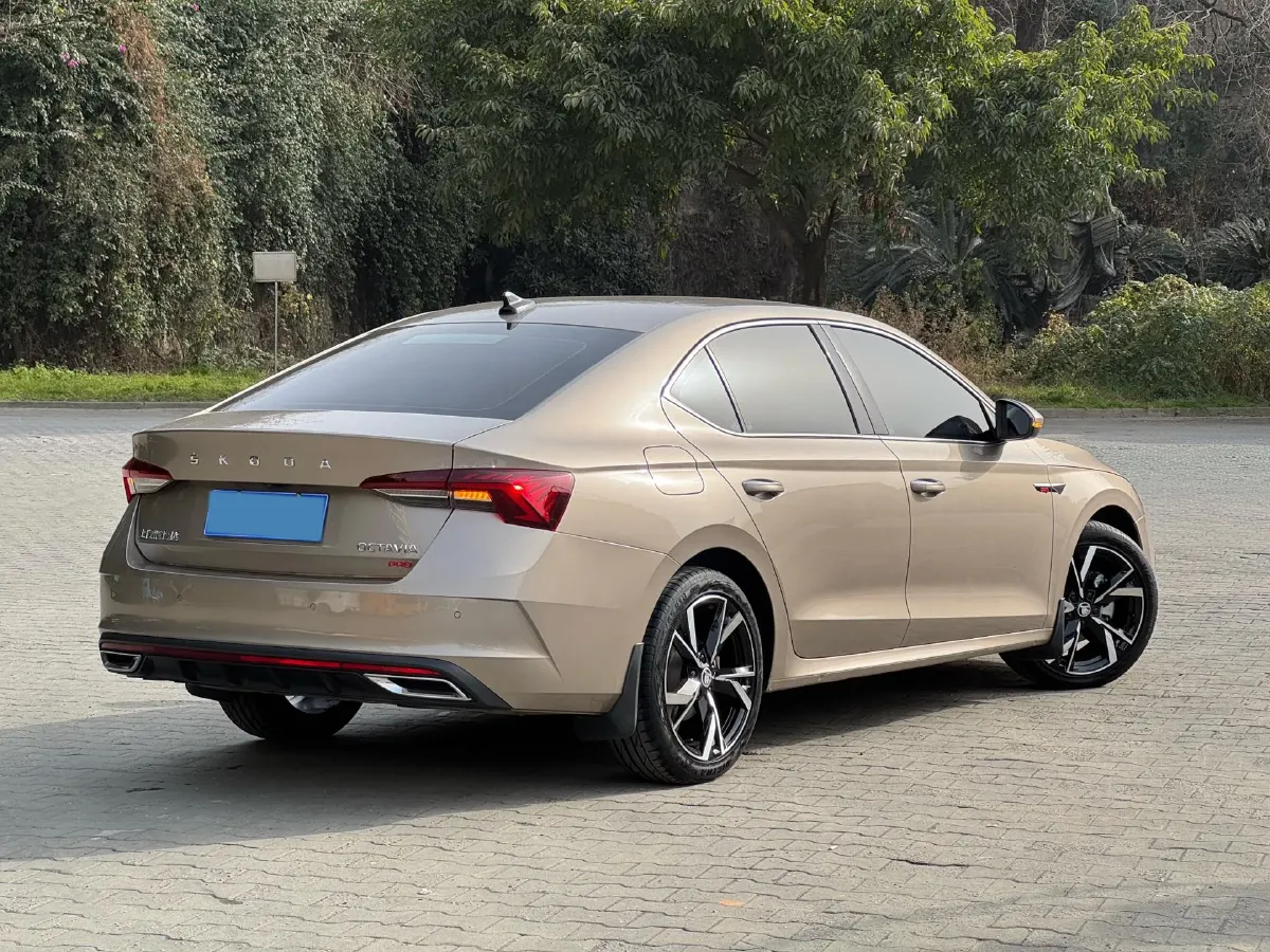 2022 Skoda Octavia 1.4T 150HP L4 7DCT,autocango,china used car exporter,china ev exporter,chinese used car exporter,chinese used ev exporter