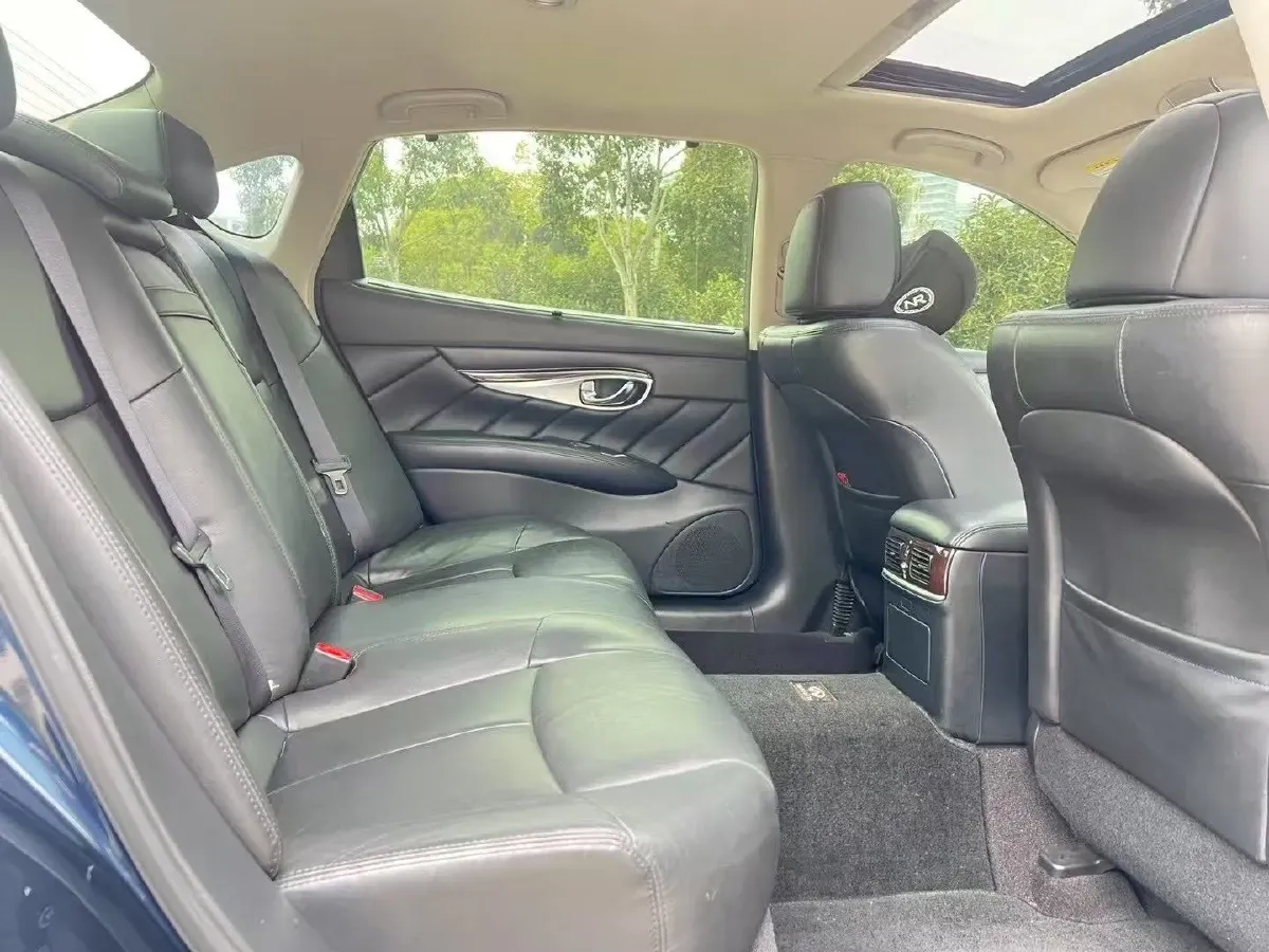 2019 Infiniti Q70 2.0T 211HP L4 7AT,autocango,china used car exporter,china ev exporter,chinese used car exporter,chinese used ev exporter