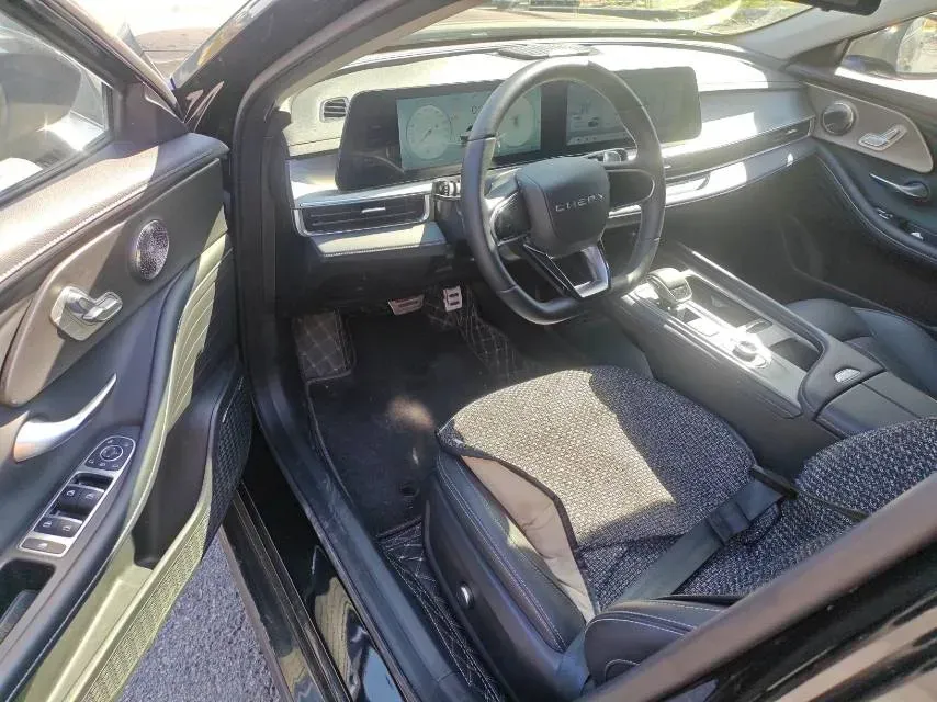 2024 Chery Arrizo 8 2.0T 254HP L4 7DCT,autocango,china used car exporter,china ev exporter,chinese used car exporter,chinese used ev exporter