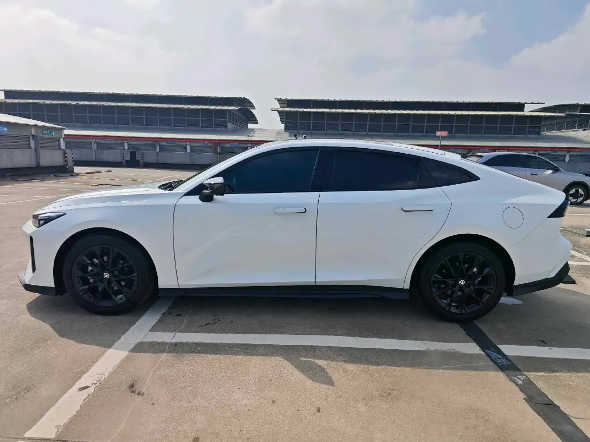 2024 ChangAn UNI-V 1.5T 188HP L4 7DCT,autocango,china used car exporter,china ev exporter,chinese used car exporter,chinese used ev exporter