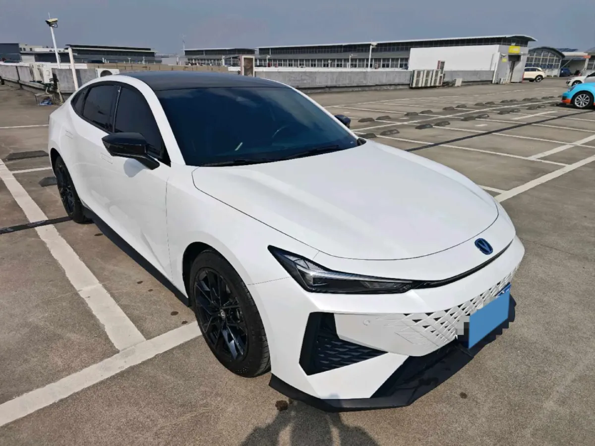 2024 ChangAn UNI-V 1.5T 188HP L4 7DCT,autocango,china used car exporter,china ev exporter,chinese used car exporter,chinese used ev exporter