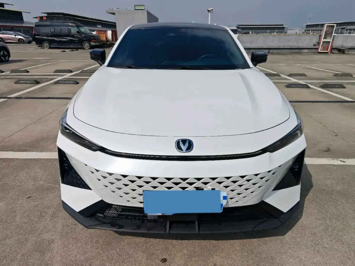 2024 ChangAn UNI-V 1.5T 188HP L4 7DCT,autocango,china used car exporter,china ev exporter,chinese used car exporter,chinese used ev exporter