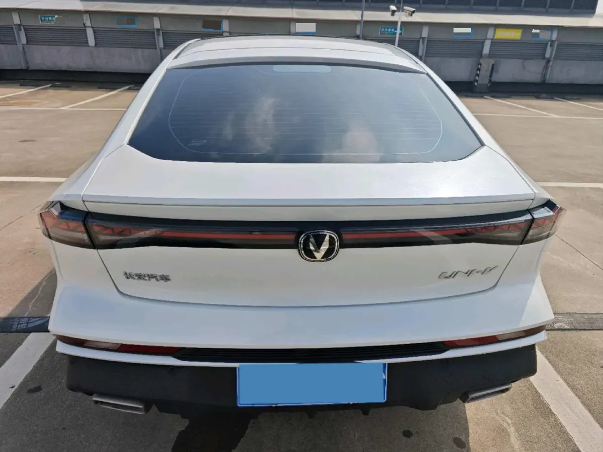 2024 ChangAn UNI-V 1.5T 188HP L4 7DCT,autocango,china used car exporter,china ev exporter,chinese used car exporter,chinese used ev exporter