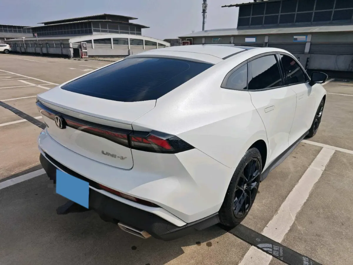 2024 ChangAn UNI-V 1.5T 188HP L4 7DCT,autocango,china used car exporter,china ev exporter,chinese used car exporter,chinese used ev exporter