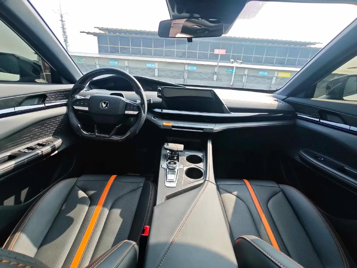 2024 ChangAn UNI-V 1.5T 188HP L4 7DCT,autocango,china used car exporter,china ev exporter,chinese used car exporter,chinese used ev exporter