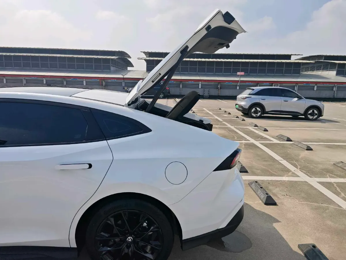 2024 ChangAn UNI-V 1.5T 188HP L4 7DCT,autocango,china used car exporter,china ev exporter,chinese used car exporter,chinese used ev exporter