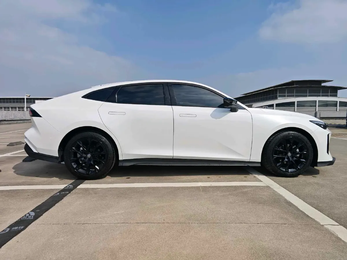 2024 ChangAn UNI-V 1.5T 188HP L4 7DCT,autocango,china used car exporter,china ev exporter,chinese used car exporter,chinese used ev exporter