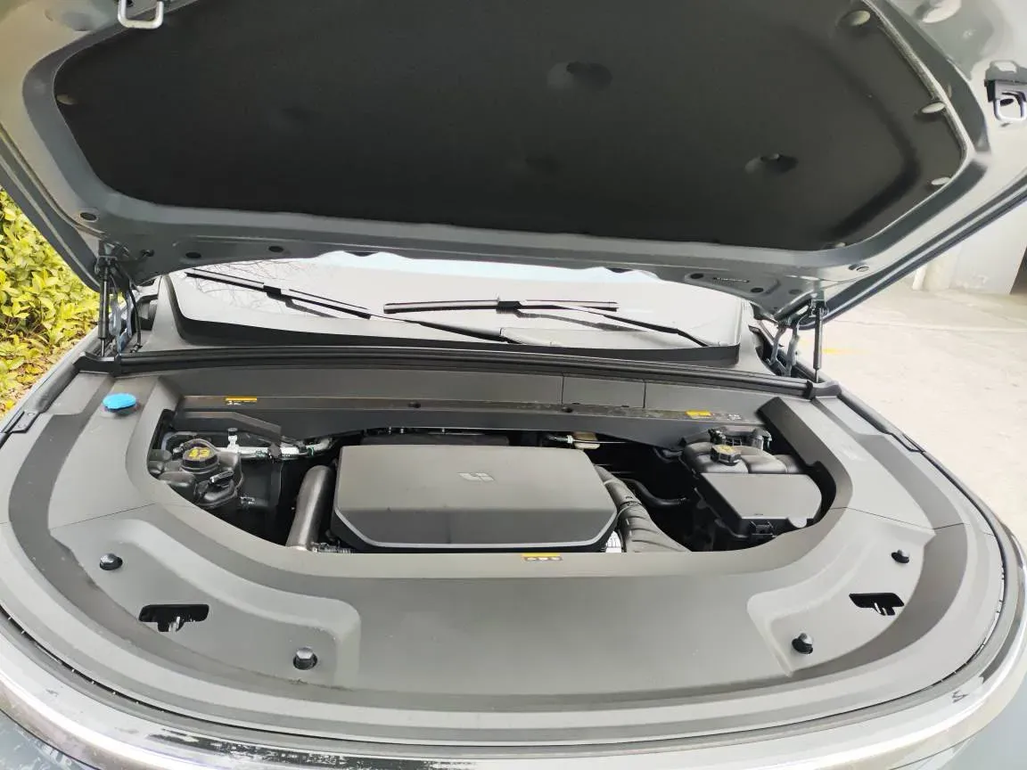 2025 Li L8 Range Extended 154HP REEV,autocango,china used car exporter,china ev exporter,chinese used car exporter,chinese used ev exporter