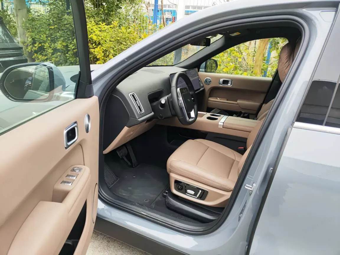 2025 Li L8 Range Extended 154HP REEV,autocango,china used car exporter,china ev exporter,chinese used car exporter,chinese used ev exporter