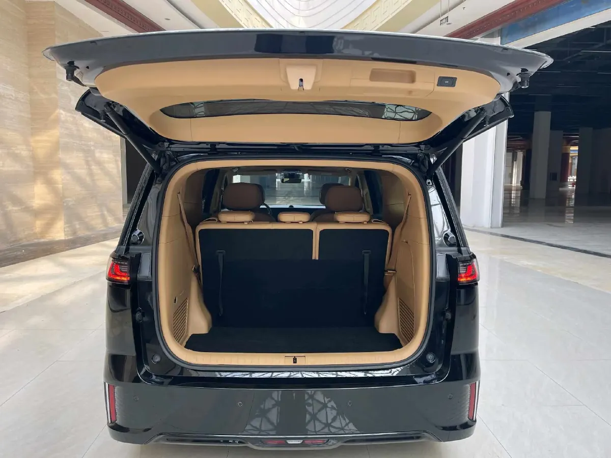 2022 Voyah Dream BEV 108.7KWH,autocango,china used car exporter,china ev exporter,chinese used car exporter,chinese used ev exporter