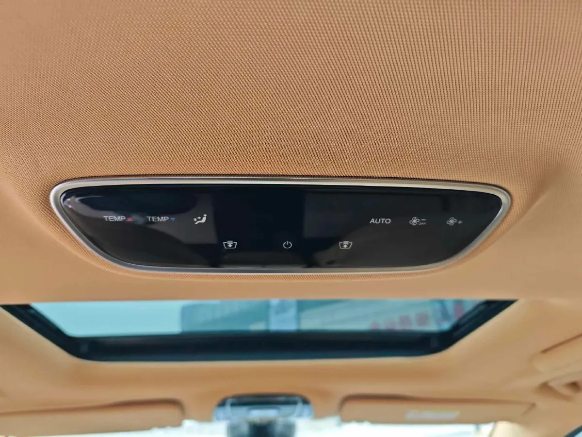 2022 Voyah Dream BEV 108.7KWH,autocango,china used car exporter,china ev exporter,chinese used car exporter,chinese used ev exporter