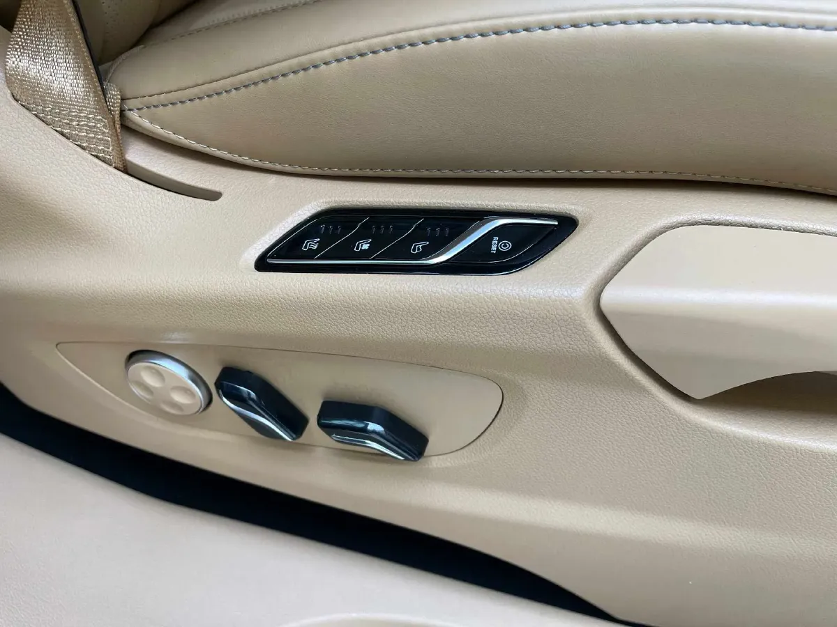 2022 Voyah Dream BEV 108.7KWH,autocango,china used car exporter,china ev exporter,chinese used car exporter,chinese used ev exporter