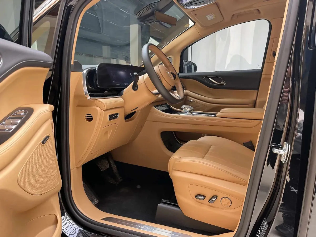 2022 Voyah Dream BEV 108.7KWH,autocango,china used car exporter,china ev exporter,chinese used car exporter,chinese used ev exporter