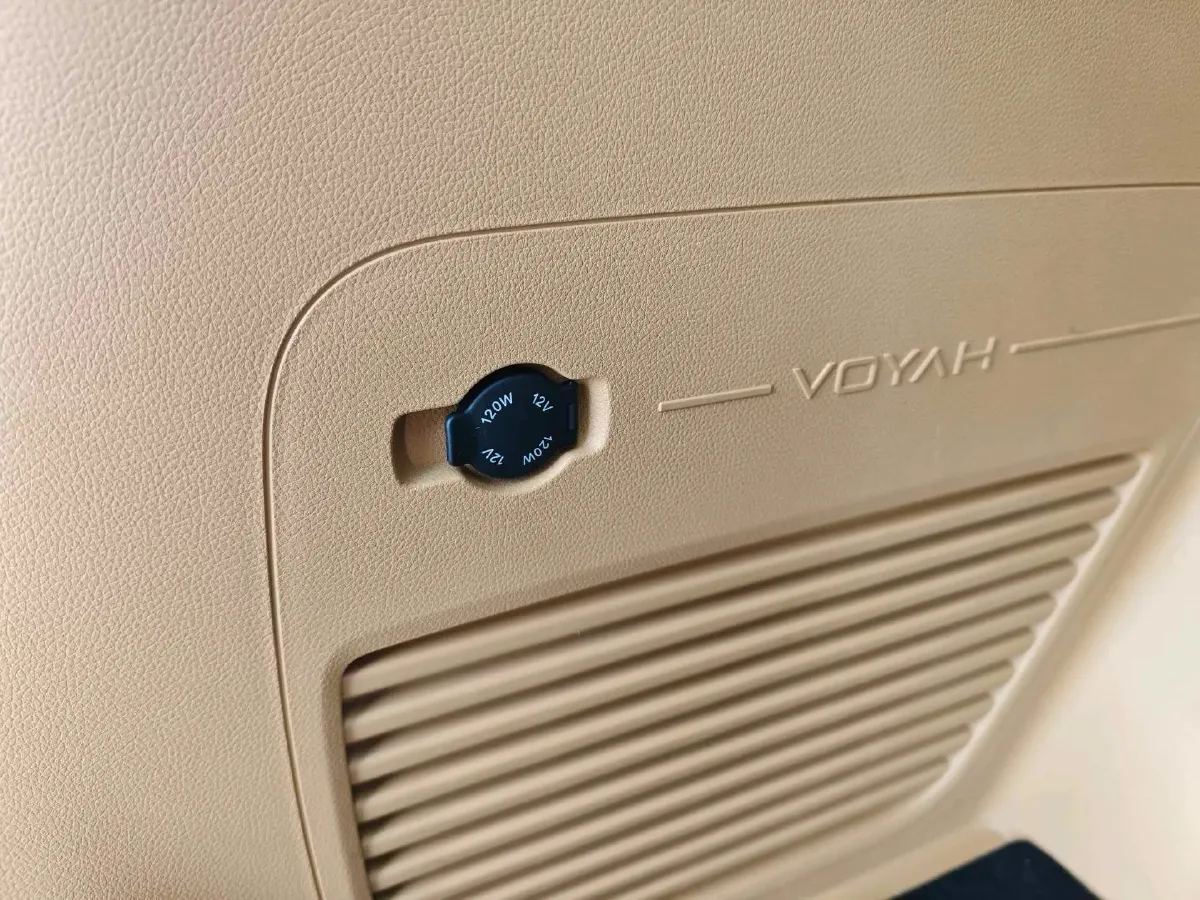 2022 Voyah Dream BEV 108.7KWH,autocango,china used car exporter,china ev exporter,chinese used car exporter,chinese used ev exporter