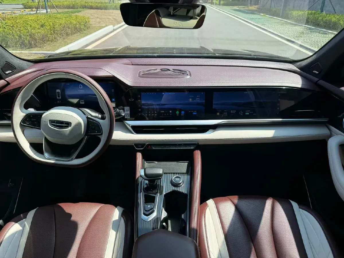 2021 Geely Monjaro 2.0T 218HP L4 7DCT,autocango,china used car exporter,china ev exporter,chinese used car exporter,chinese used ev exporter