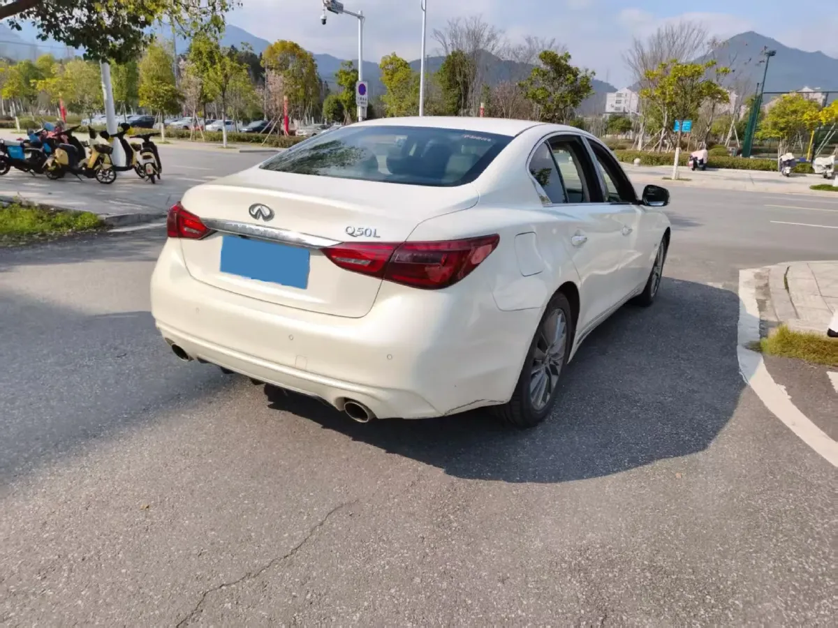 2018 Jeep Grand Commander 2.0T 265HP L4 9AT,autocango,china used car exporter,china ev exporter,chinese used car exporter,chinese used ev exporter