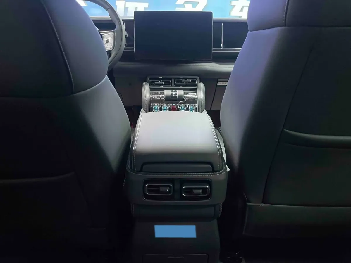 2025 FangChengBao Bao 5 1.5T 194HP L4 E-CVT PHEV 31.8KWH,autocango,china used car exporter,china ev exporter,chinese used car exporter,chinese used ev exporter