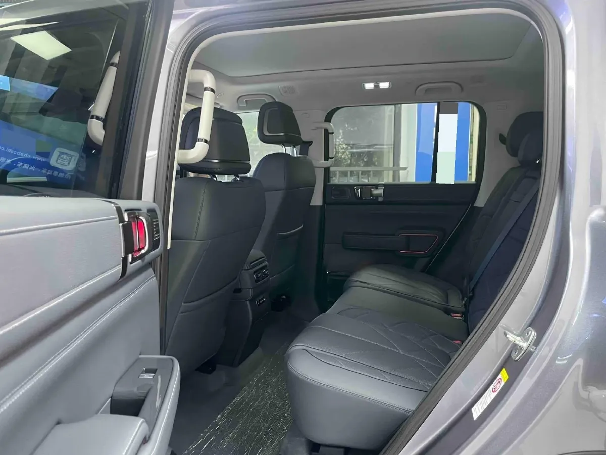 2025 FangChengBao Bao 5 1.5T 194HP L4 E-CVT PHEV 31.8KWH,autocango,china used car exporter,china ev exporter,chinese used car exporter,chinese used ev exporter