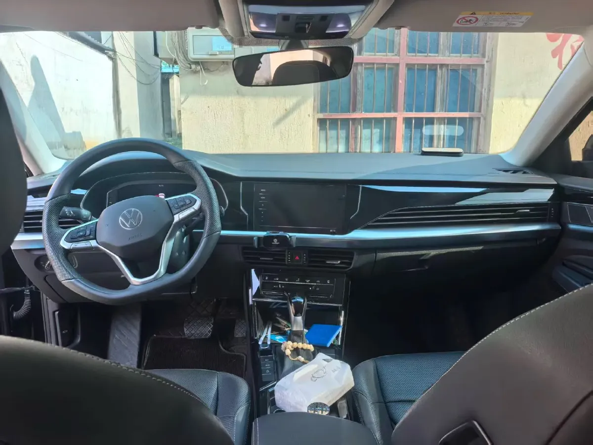 2025 Volkswagen Passat 2.0T 220HP L4 7DCT,autocango,china used car exporter,china ev exporter,chinese used car exporter,chinese used ev exporter