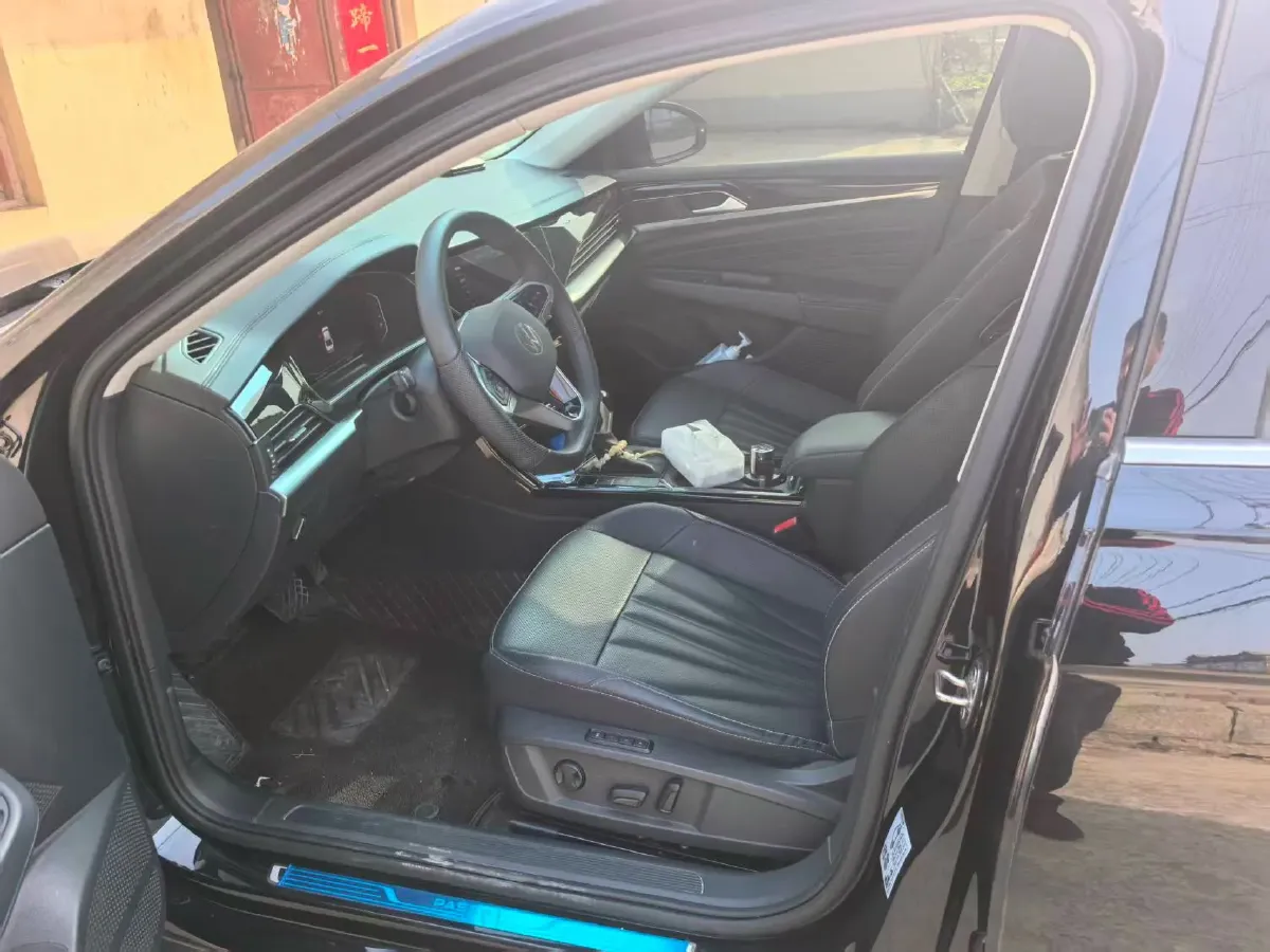 2025 Volkswagen Passat 2.0T 220HP L4 7DCT,autocango,china used car exporter,china ev exporter,chinese used car exporter,chinese used ev exporter