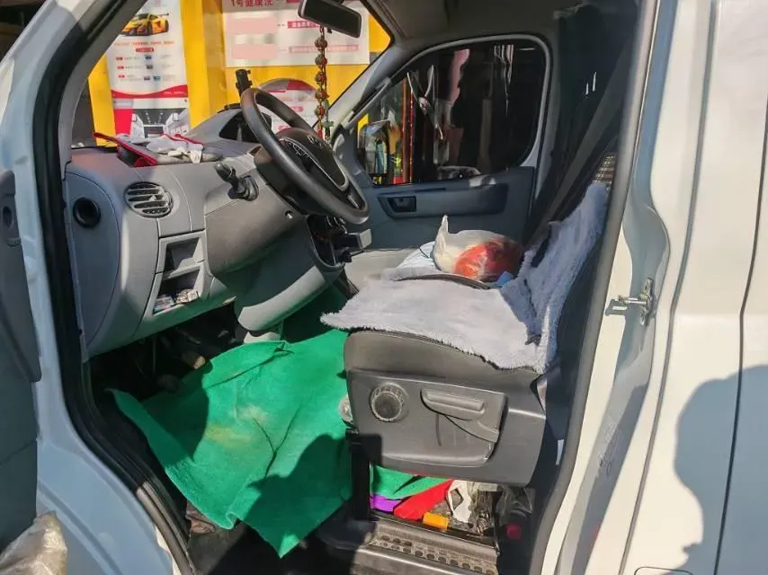 2019 MAXUS XinTu V80 2.0T 139HP L4 6MT,autocango,china used car exporter,china ev exporter,chinese used car exporter,chinese used ev exporter