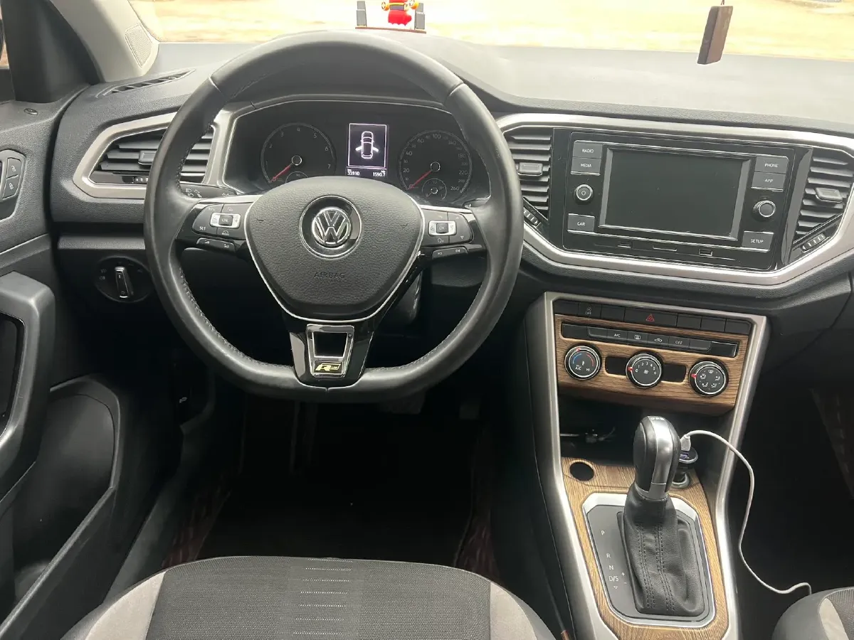 2019 Volkswagen T-Roc 1.4T 131HP L4 7DCT,autocango,china used car exporter,china ev exporter,chinese used car exporter,chinese used ev exporter