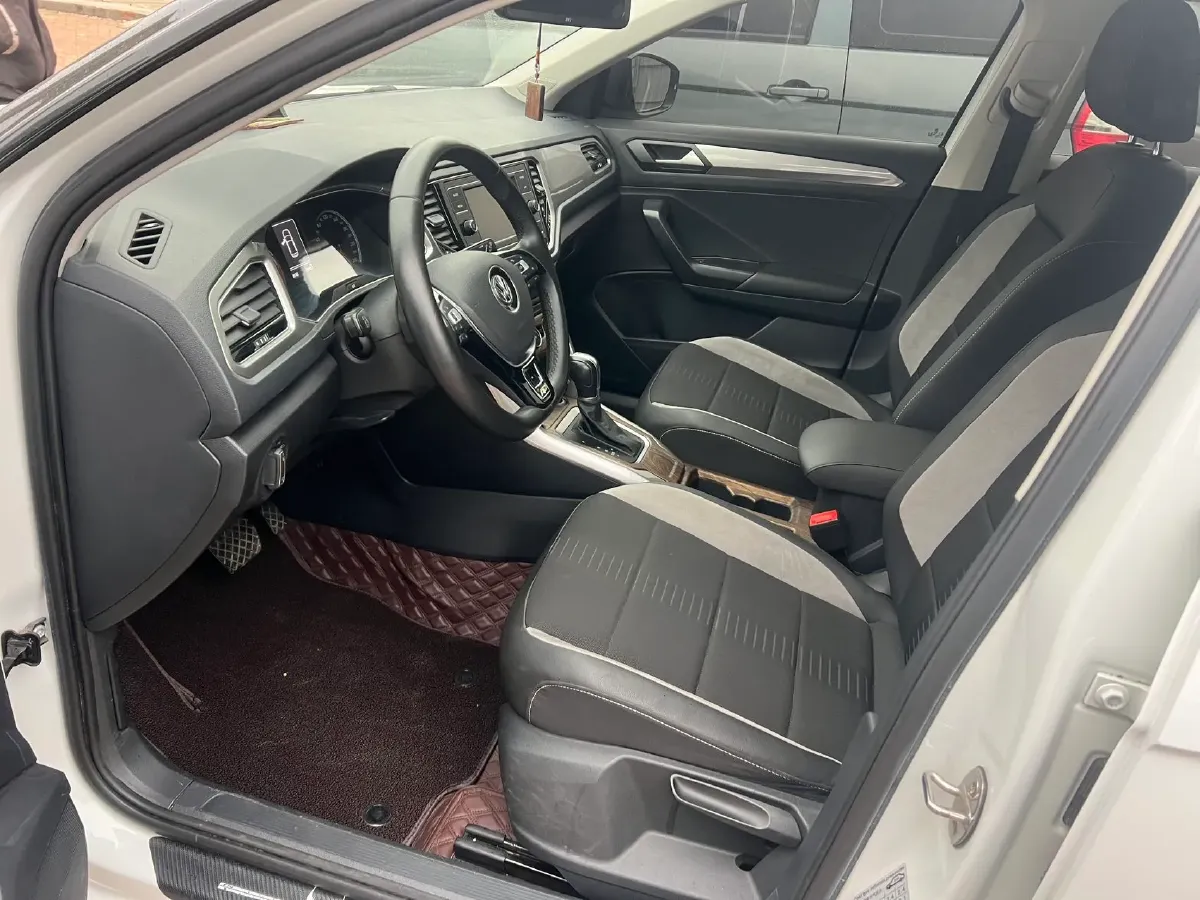 2019 Volkswagen T-Roc 1.4T 131HP L4 7DCT,autocango,china used car exporter,china ev exporter,chinese used car exporter,chinese used ev exporter