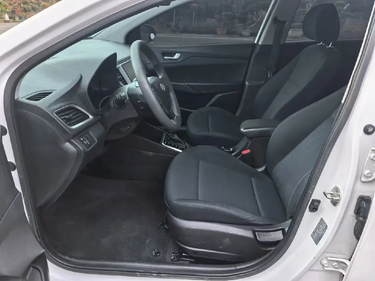 2017 Hyundai Verna RV 1.4L 100HP L4 6AT,autocango,china used car exporter,china ev exporter,chinese used car exporter,chinese used ev exporter