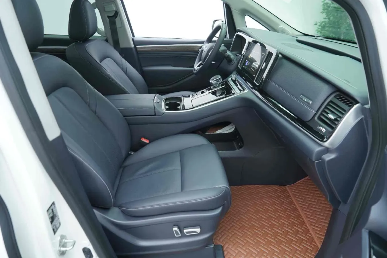 2021 GAC Trumpchi M8 2.0T 252HP L4 8AT,autocango,china used car exporter,china ev exporter,chinese used car exporter,chinese used ev exporter