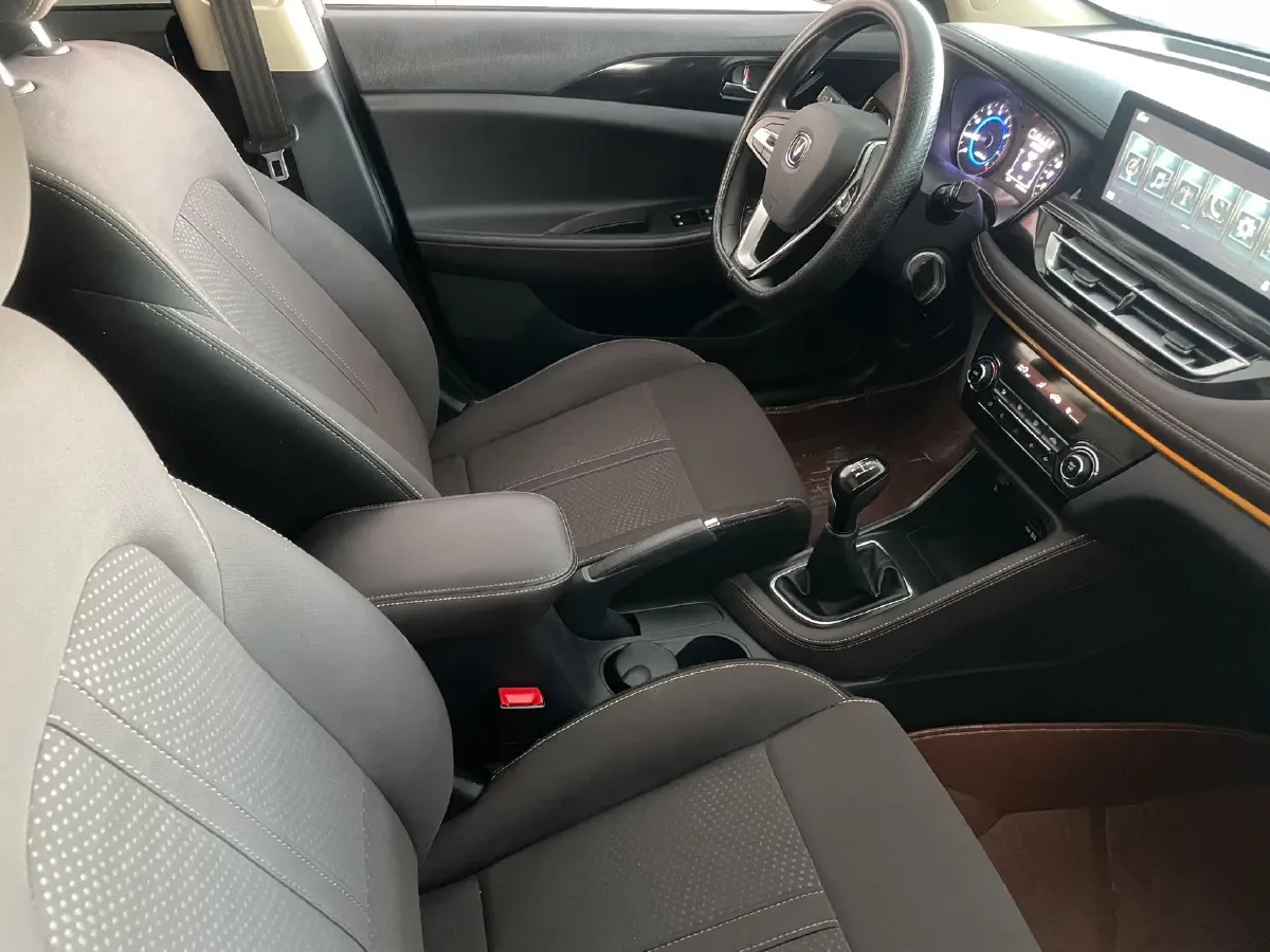 2019 ChangAn Eado DT 1.6L 125HP L4 5MT,autocango,china used car exporter,china ev exporter,chinese used car exporter,chinese used ev exporter