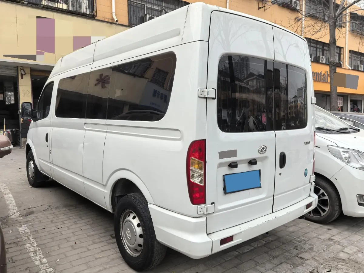 2023 MAXUS XinTu V80 2.0T 127HP L4 6MT,autocango,china used car exporter,china ev exporter,chinese used car exporter,chinese used ev exporter