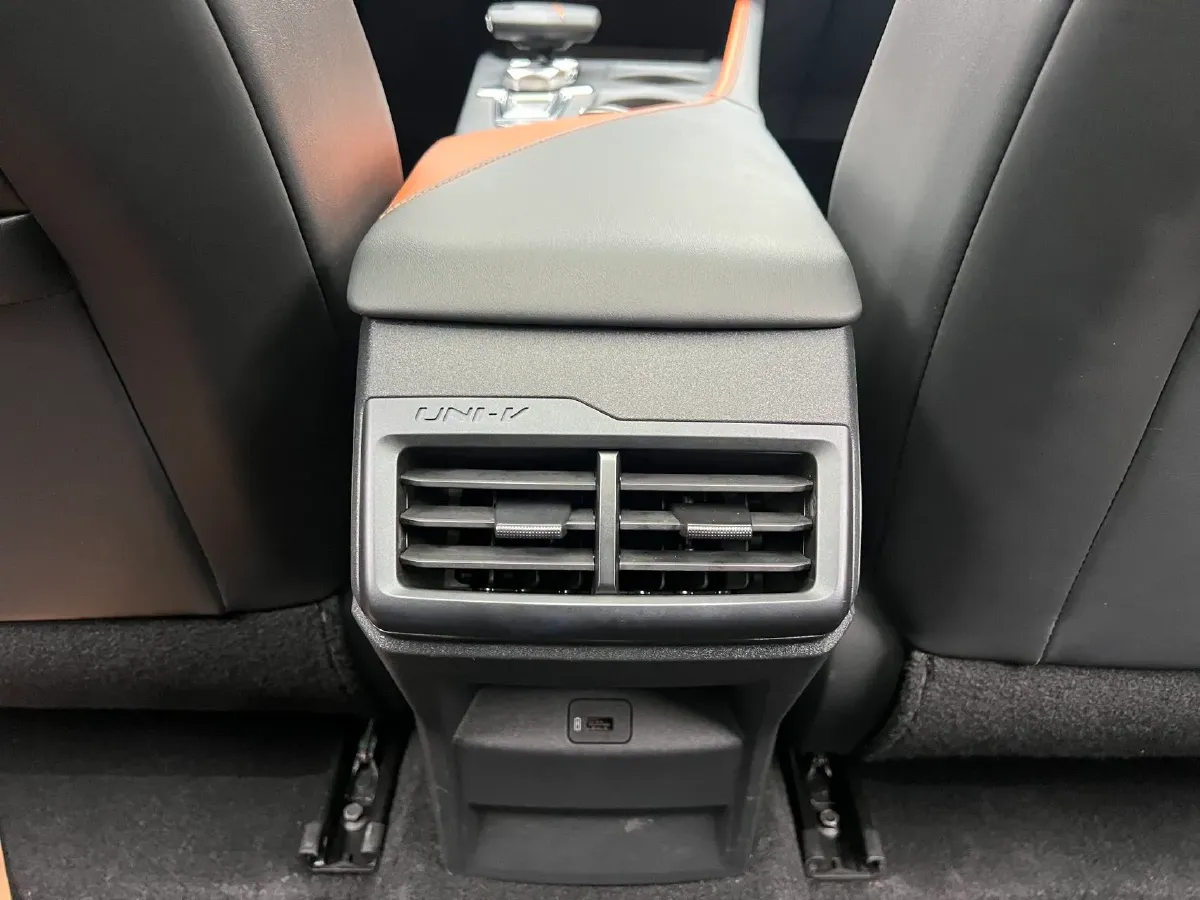 2022 ChangAn UNI-V 1.5T 188HP L4 7DCT,autocango,china used car exporter,china ev exporter,chinese used car exporter,chinese used ev exporter