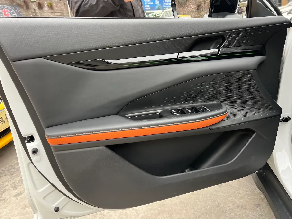 2022 ChangAn UNI-V 1.5T 188HP L4 7DCT,autocango,china used car exporter,china ev exporter,chinese used car exporter,chinese used ev exporter