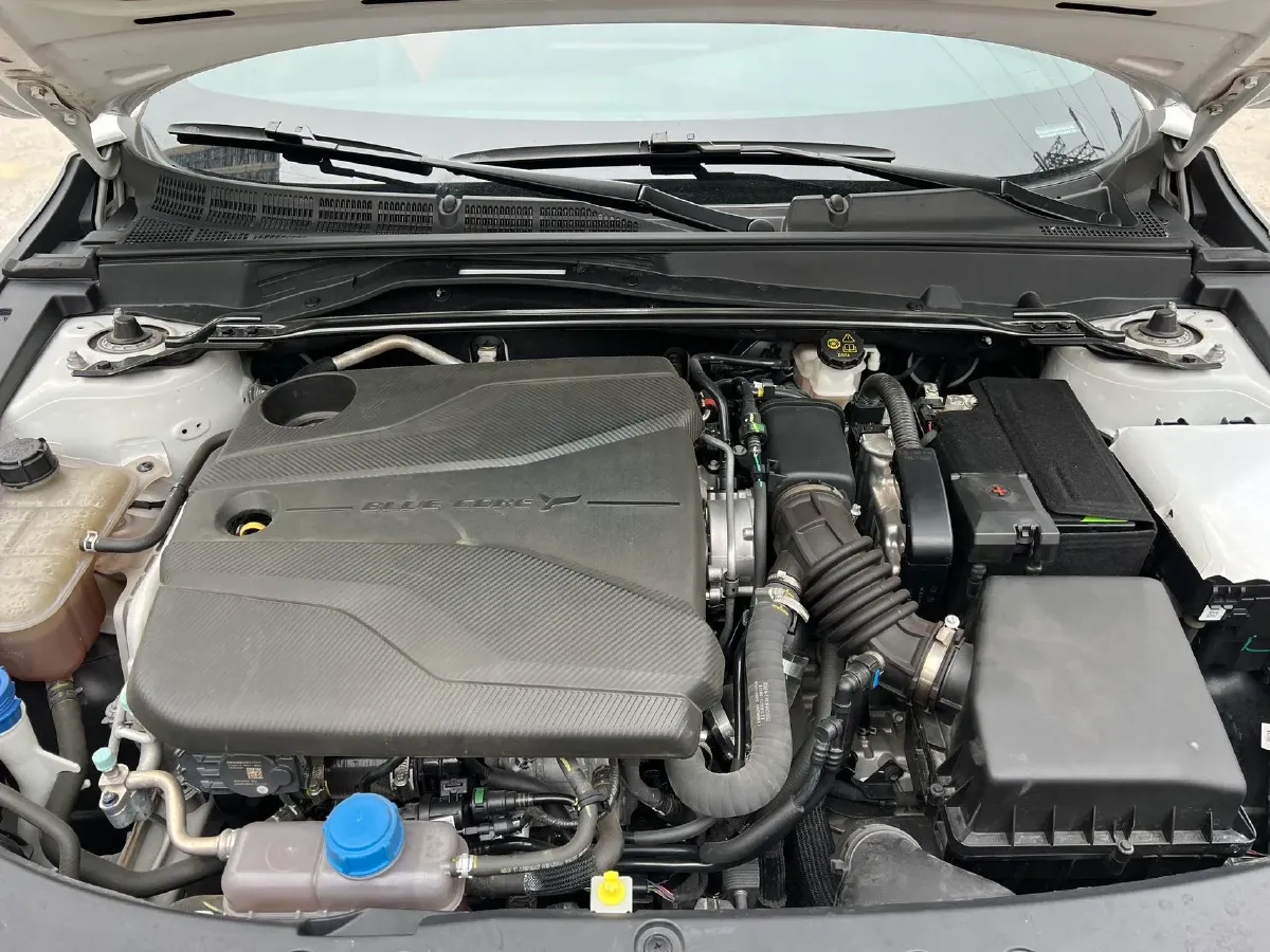 2022 ChangAn UNI-V 1.5T 188HP L4 7DCT,autocango,china used car exporter,china ev exporter,chinese used car exporter,chinese used ev exporter