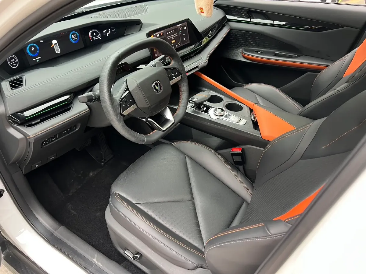 2022 ChangAn UNI-V 1.5T 188HP L4 7DCT,autocango,china used car exporter,china ev exporter,chinese used car exporter,chinese used ev exporter