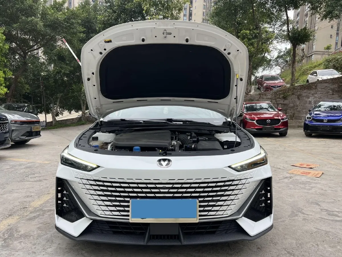 2022 ChangAn UNI-V 1.5T 188HP L4 7DCT,autocango,china used car exporter,china ev exporter,chinese used car exporter,chinese used ev exporter