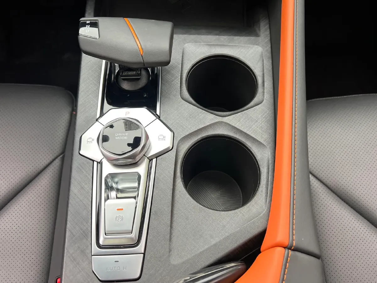 2022 ChangAn UNI-V 1.5T 188HP L4 7DCT,autocango,china used car exporter,china ev exporter,chinese used car exporter,chinese used ev exporter