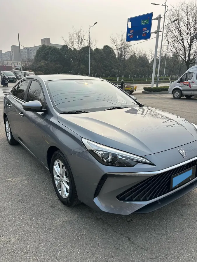 2023 Roewe i5 1.5L 129HP L4 5MT,autocango,china used car exporter,china ev exporter,chinese used car exporter,chinese used ev exporter