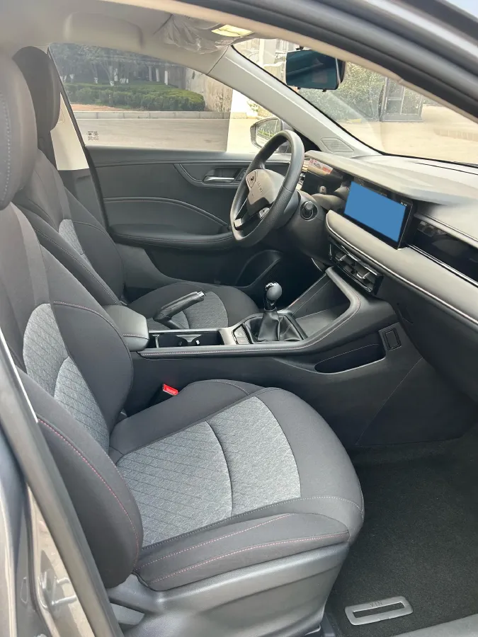 2023 Roewe i5 1.5L 129HP L4 5MT,autocango,china used car exporter,china ev exporter,chinese used car exporter,chinese used ev exporter