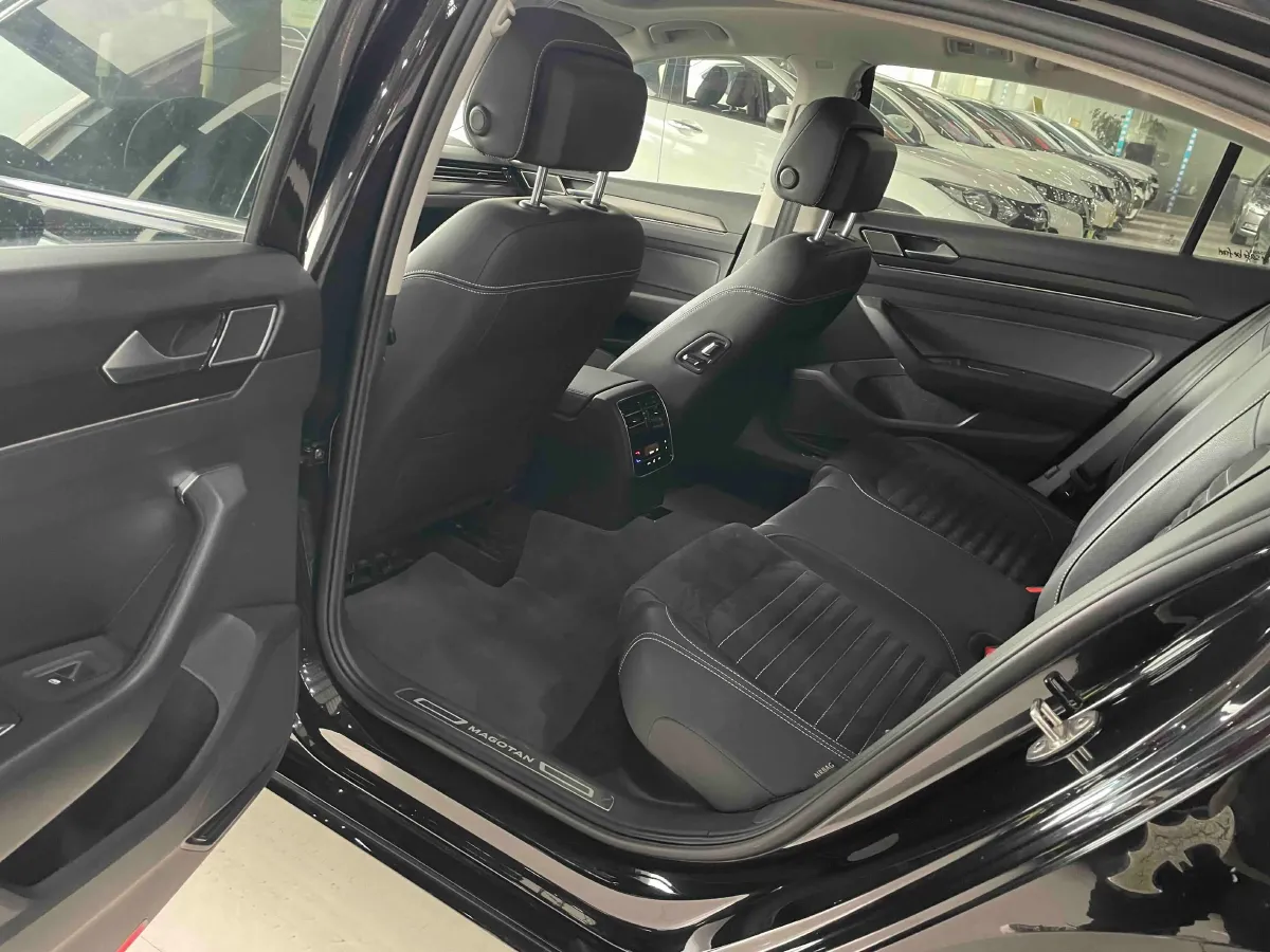 2020 Volkswagen Magotan 2.0T 186HP L4 7DCT,autocango,china used car exporter,china ev exporter,chinese used car exporter,chinese used ev exporter