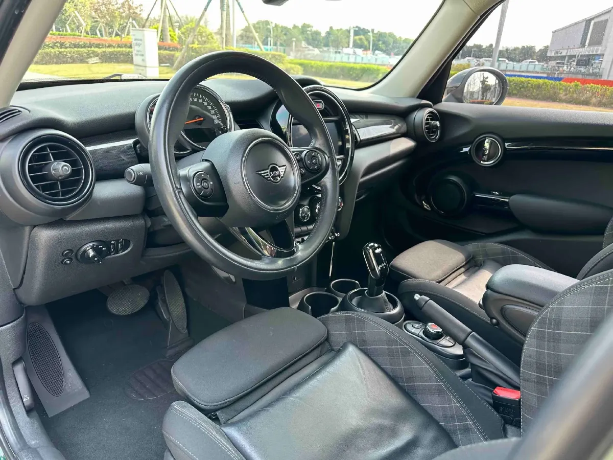 2018 MINI COUNTRYMAN 1.5T 136HP L3 6AT,autocango,china used car exporter,china ev exporter,chinese used car exporter,chinese used ev exporter