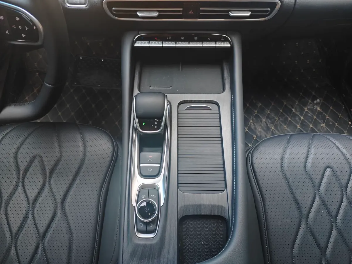 2025 Chery Arrizo 8 Pro 1.6T 197HP L4 7DCT,autocango,china used car exporter,china ev exporter,chinese used car exporter,chinese used ev exporter