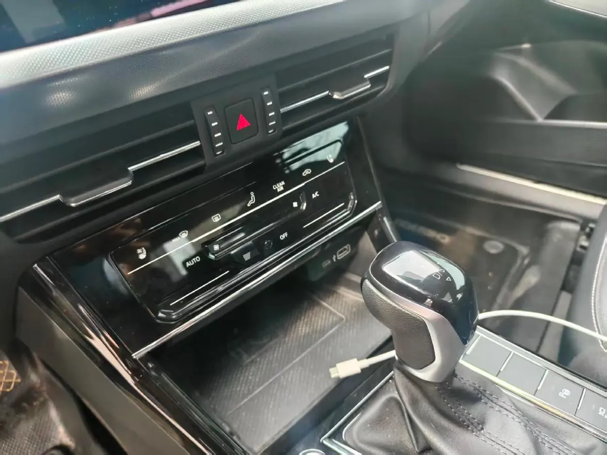 2024 Volkswagen Passat 2.0T 220HP L4 7DCT,autocango,china used car exporter,china ev exporter,chinese used car exporter,chinese used ev exporter