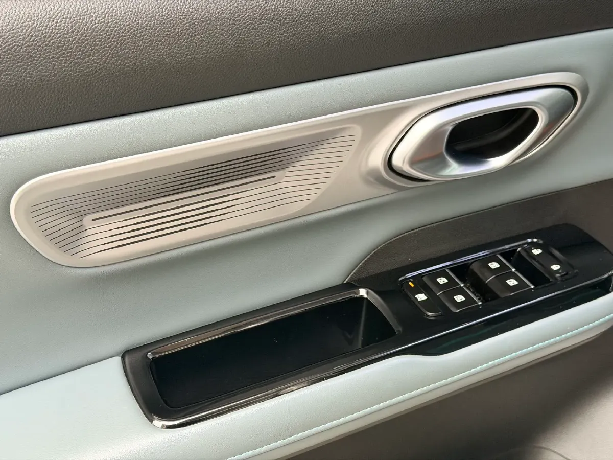 2024 Leapmotor C11 1.5L 95HP L4 REEV 43.74KWH,autocango,china used car exporter,china ev exporter,chinese used car exporter,chinese used ev exporter