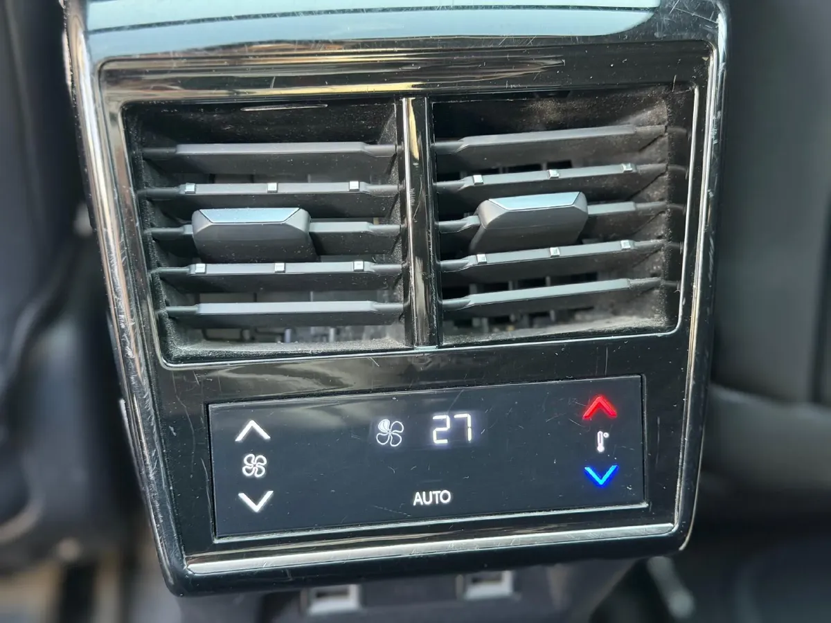 2018 DS 7 1.6T 220HP L4 8AT,autocango,china used car exporter,china ev exporter,chinese used car exporter,chinese used ev exporter