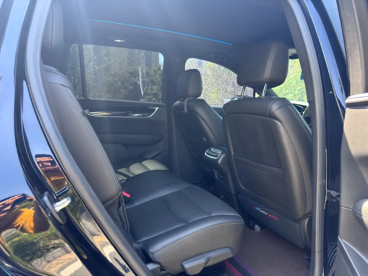 2022 Cadillac XT6 2.0T 237HP L4 9AT,autocango,china used car exporter,china ev exporter,chinese used car exporter,chinese used ev exporter