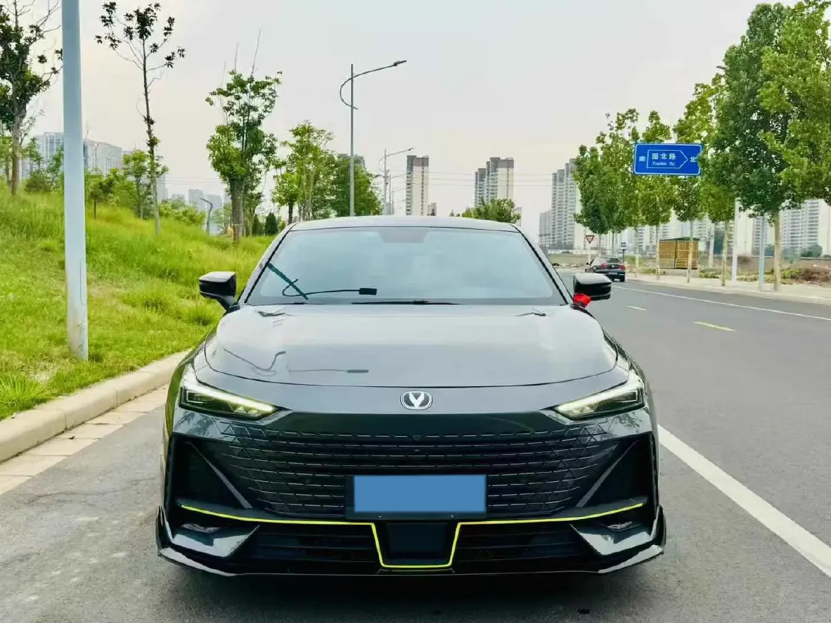 2022 ChangAn UNI-V 1.5T 188HP L4 7DCT,autocango,china used car exporter,china ev exporter,chinese used car exporter,chinese used ev exporter