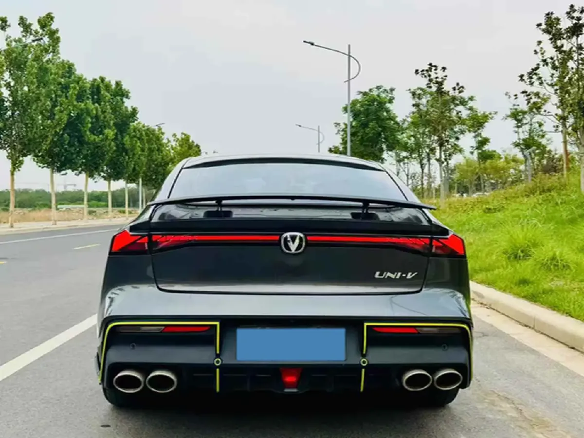 2022 ChangAn UNI-V 1.5T 188HP L4 7DCT,autocango,china used car exporter,china ev exporter,chinese used car exporter,chinese used ev exporter