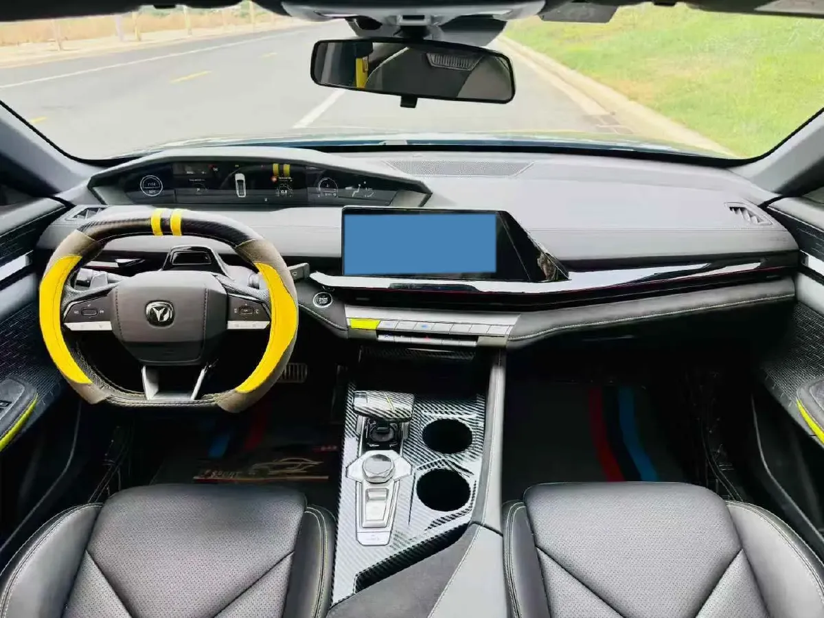 2022 ChangAn UNI-V 1.5T 188HP L4 7DCT,autocango,china used car exporter,china ev exporter,chinese used car exporter,chinese used ev exporter