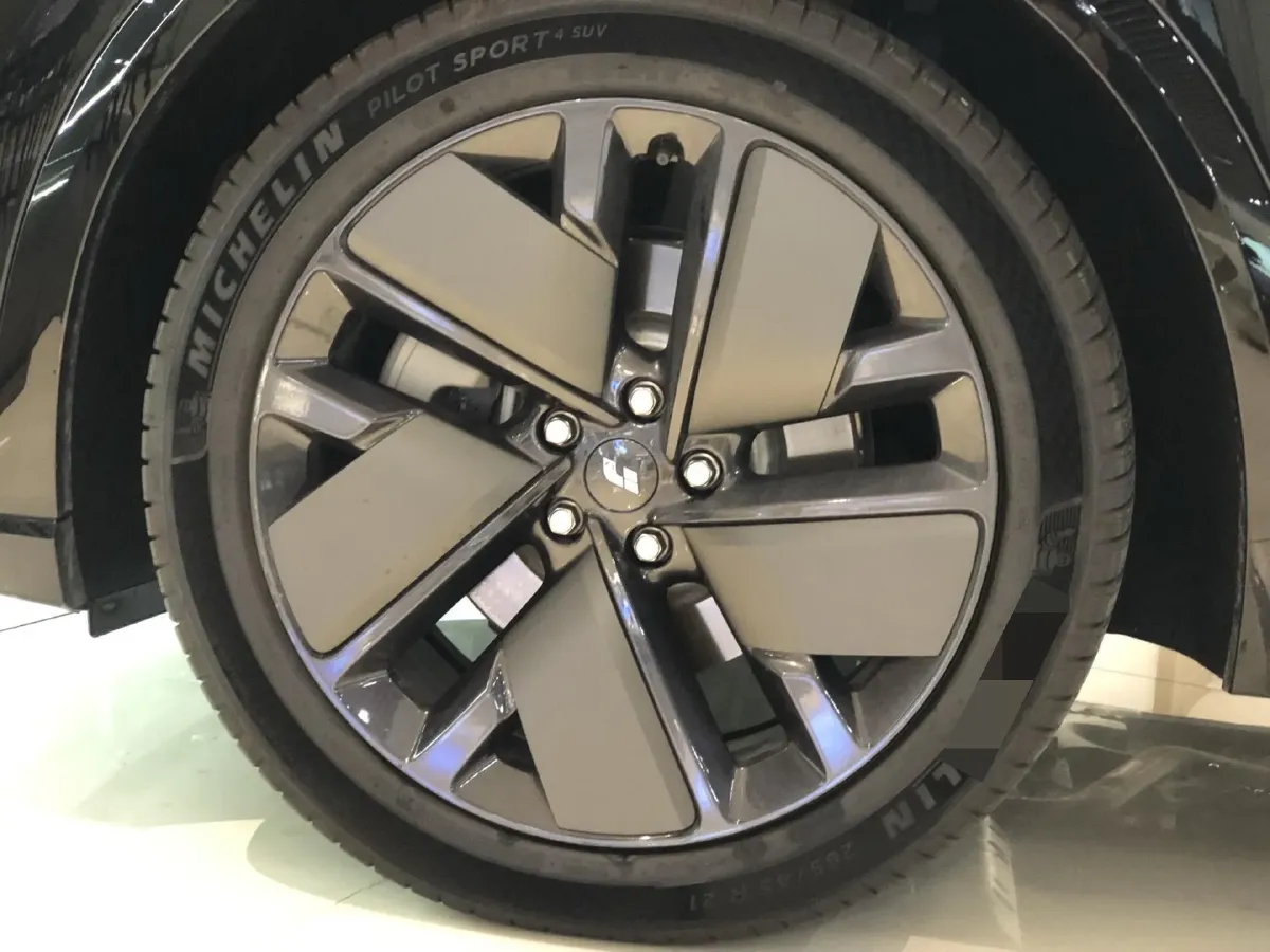 2025 Li L8 Range Extended 154HP REEV,autocango,china used car exporter,china ev exporter,chinese used car exporter,chinese used ev exporter